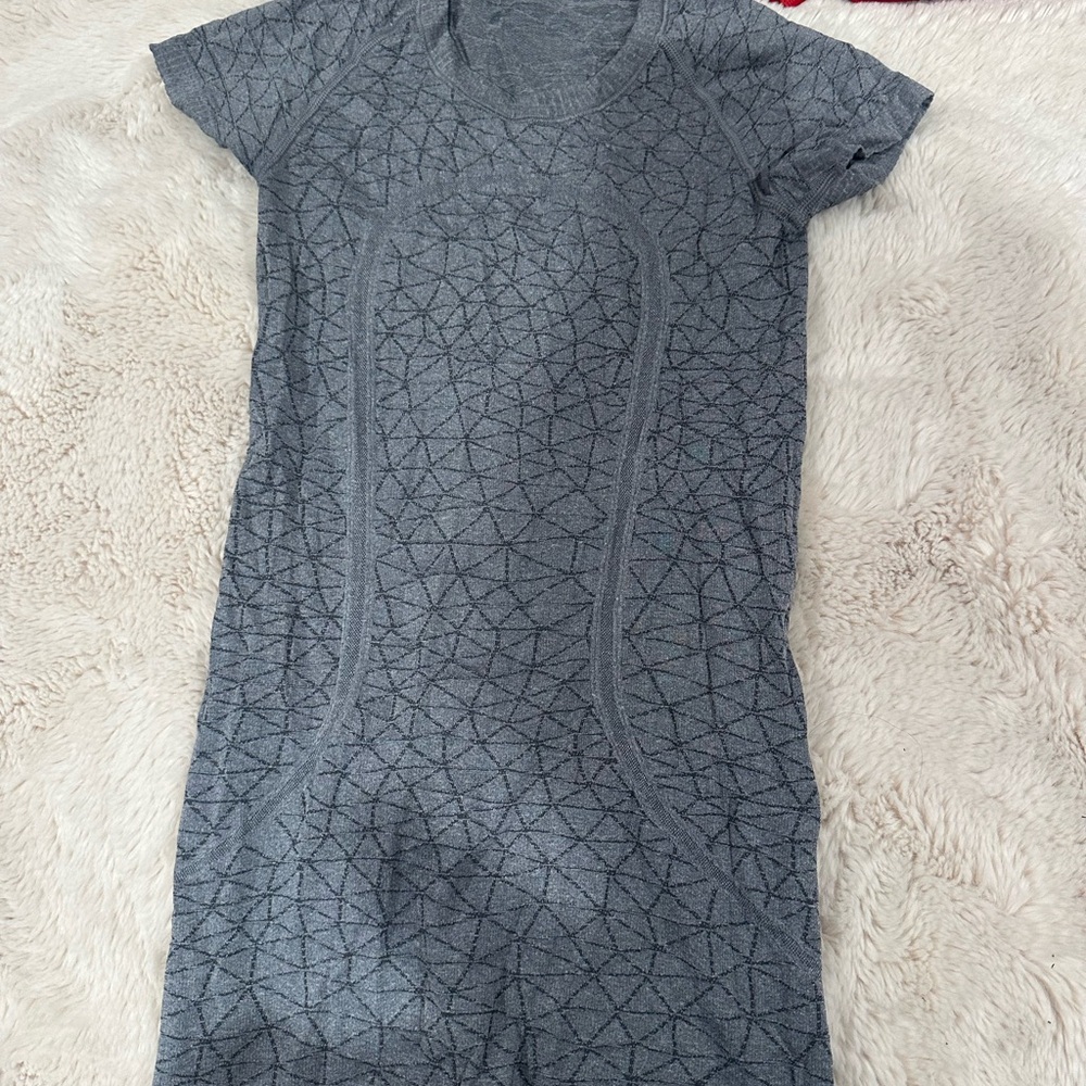 lululemon athletica Gray Short Sleeve Tee